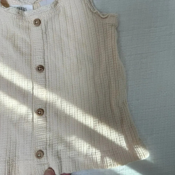 Zara Textured Cream Tank Top for baby size 6-9 months - Picture 3 of 5